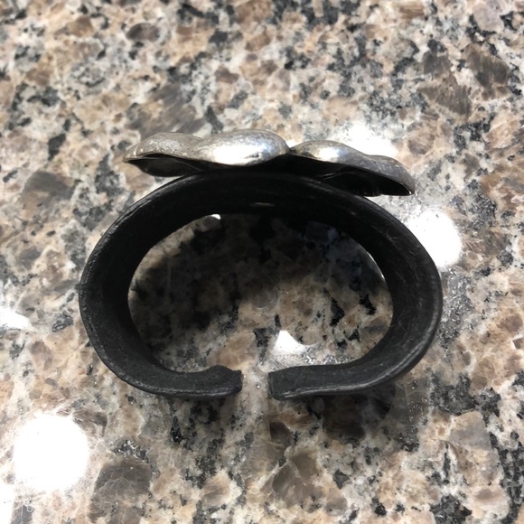 Flower Bracelet - Picture 3 of 5